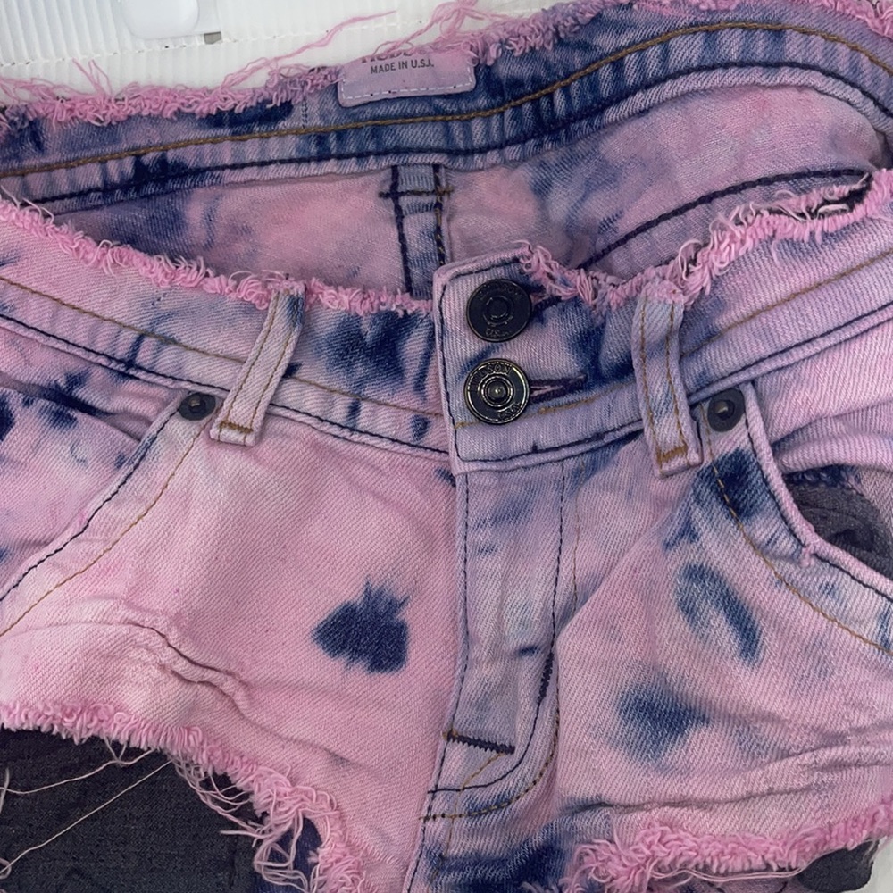 Hudson size 25. Low rise waist. Pink acid wash upcycled denim shorts - Picture 7 of 7